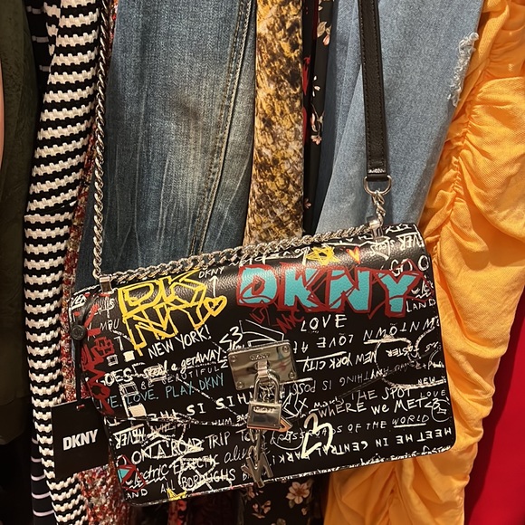 DKNY, handbag Cleo- Black’ Shoulder/Crossbody. 9.5“ x 6.5“ x 3“. NWT. - Picture 4 of 4